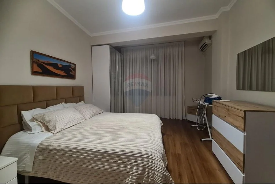 Tirane, jepet me qera apartament 1+1 Kati 4, 70 m² 650 € (bulevardi zogi i 1)