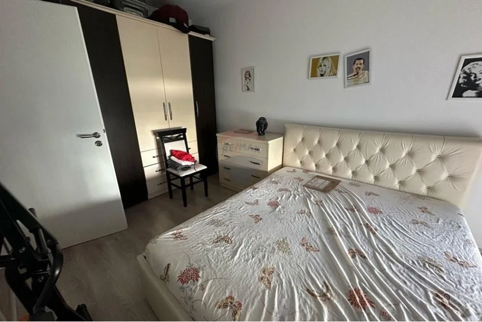 Tirane, jepet me qera 1+1 Kati 5, 65 m² 450 € 