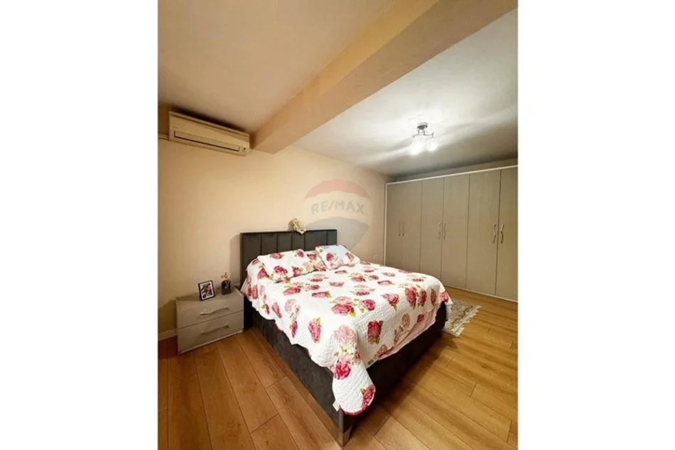 Tirane, jepet me qera apartament 1+1 Kati 3, 60 m² 550 € (mine peza)