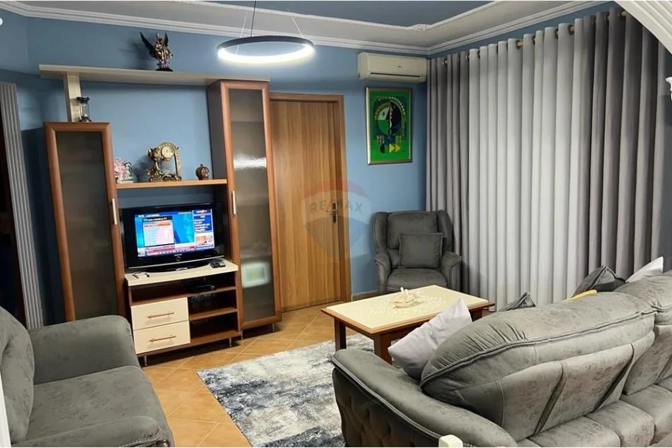 Tirane, jepet me qera apartament 2+1 Kati 7, 100 m² 500 € 
