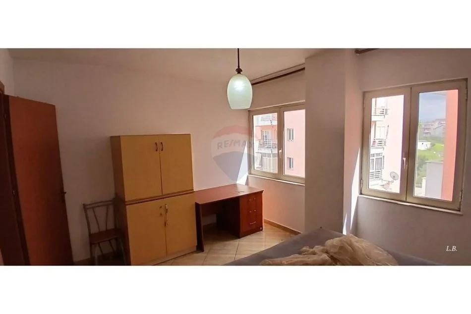 Tirane, jepet me qera 1+1 Kati 5, 80 m² 350 € (sotir caci)