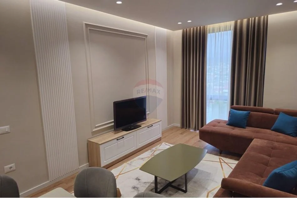 Tirane, jepet me qera apartament 1+1 , 78 m² 600 € (Bulevardi i Ri)