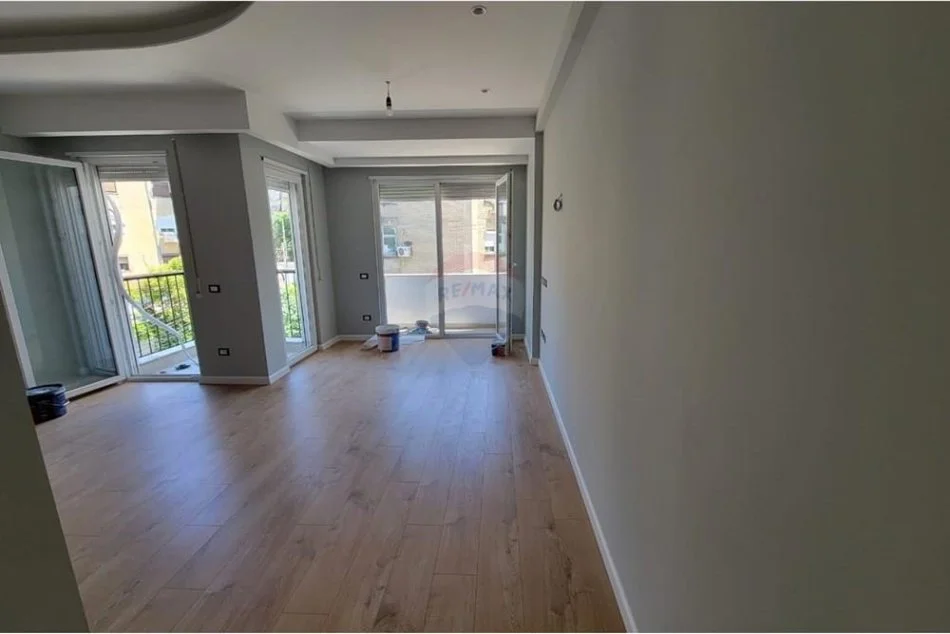 Tirane, jepet me qera apartament duplex 2+1 , 77 m² 600 € (brryli)