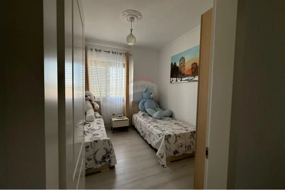 Tirane, jepet me qera apartament 2+1 , 80 m² 550 € (fresk)