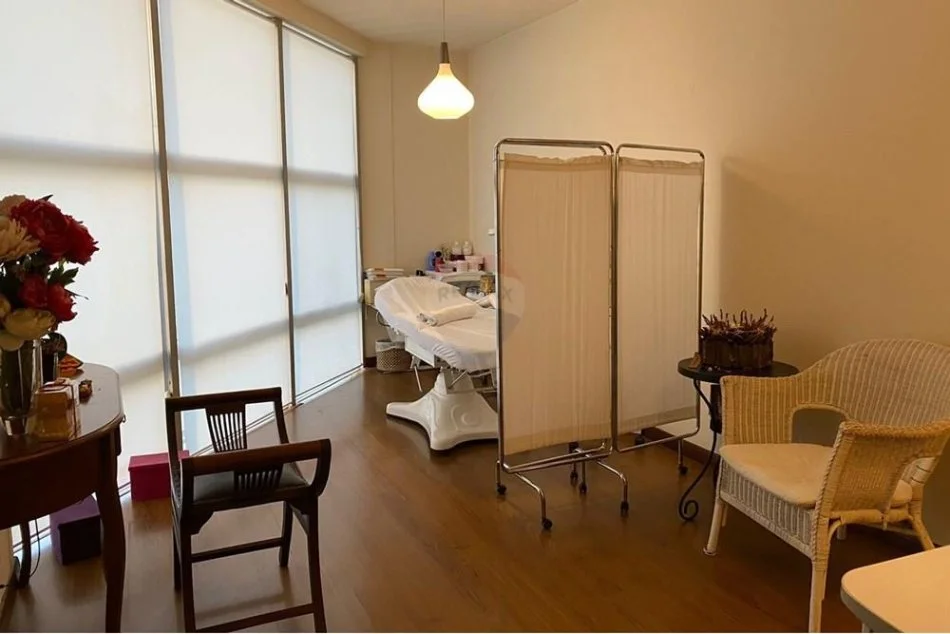 Tirane, jepet me qera dyqan , 90 m² 1.000 € (ish ekspozita)