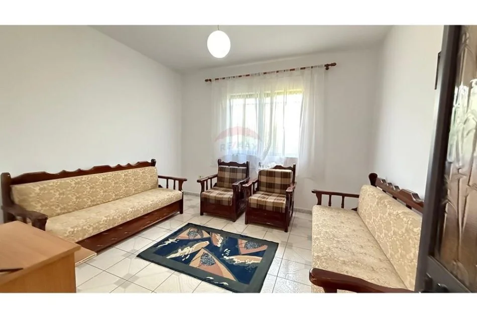 Tirane, jepet me qera apartament 2+1 , 100 m² 450 € (astir)