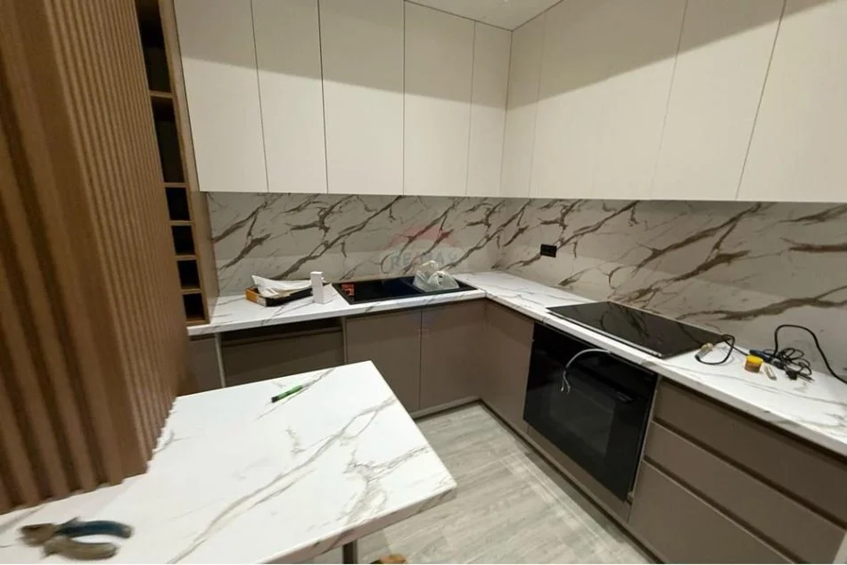 Tirane, jepet me qera apartament 2+1+Ballkon Kati 2, 100 m² 400 € (Kamez)