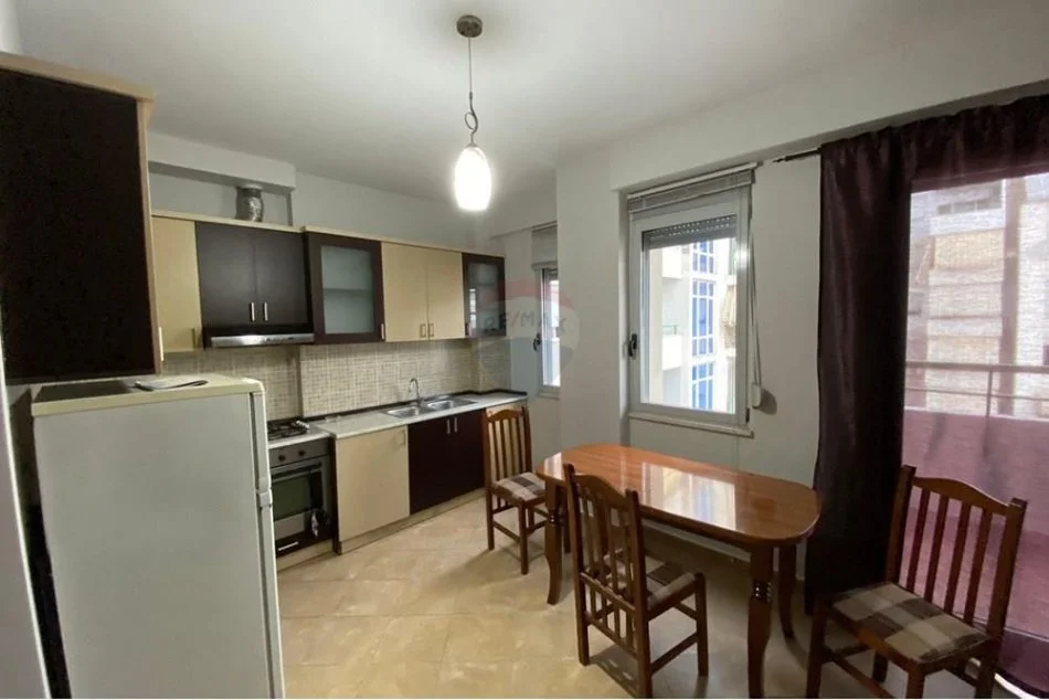 Shqiperi, jepet me qera apartament 1+1 Kati 5, 70 m² 550 € (ali pashe guica)