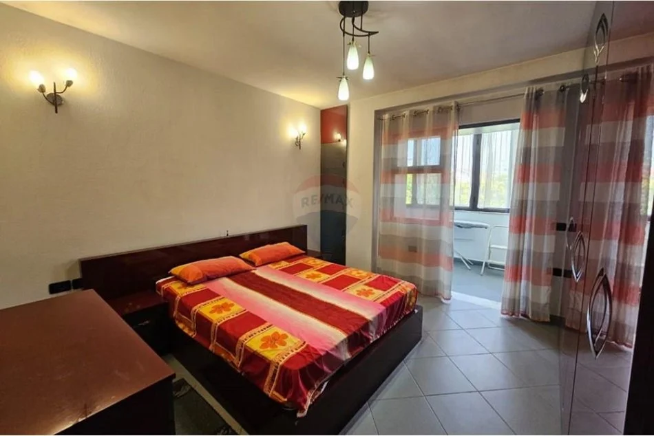 Tirane, jepet me qera 1+1 Kati 3, 100 m² 500 € (rruga mine peza)