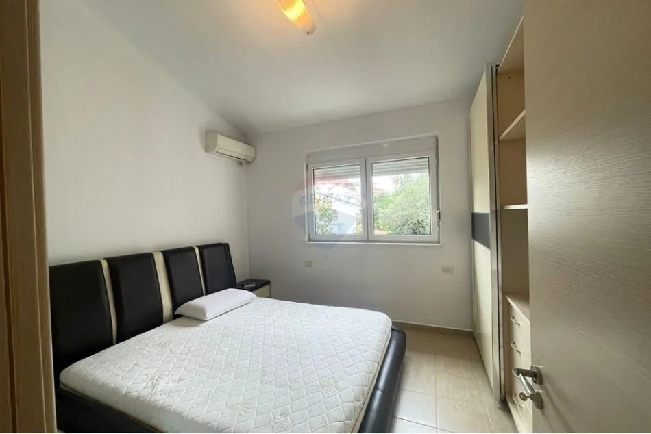 Tirane, jepet me qera apartament 1+1 Kati 4, 95 m² 550 € (kodra e diellit 1)
