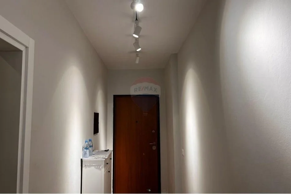 Tirane, jepet me qera apartament 1+1 Kati 2, 108 m² 750 € (21 dhjetori)