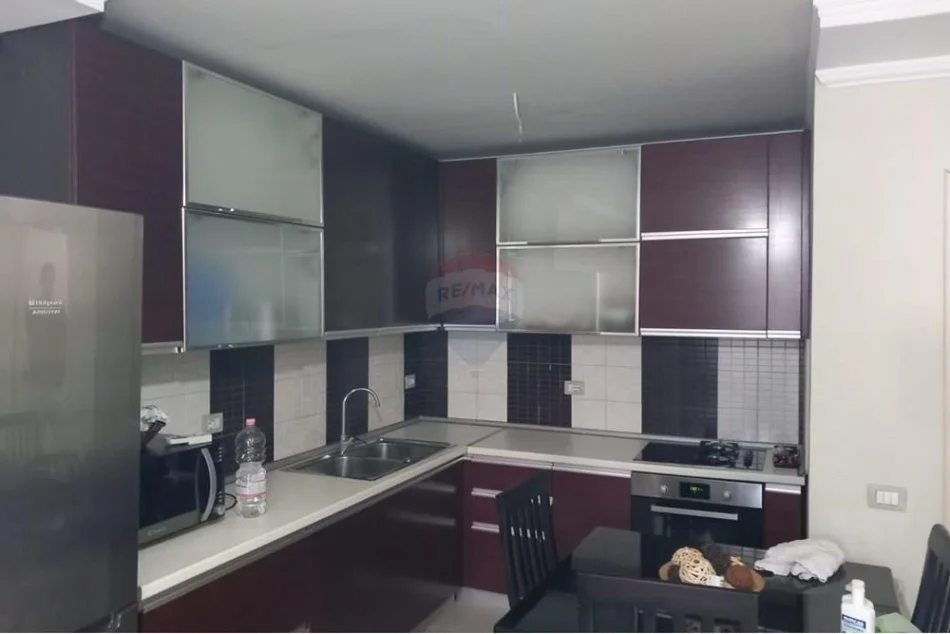 Tirane, jepet me qera apartament 2+1 Kati 3, 73 m² 500 € (rruga irfan tomini)