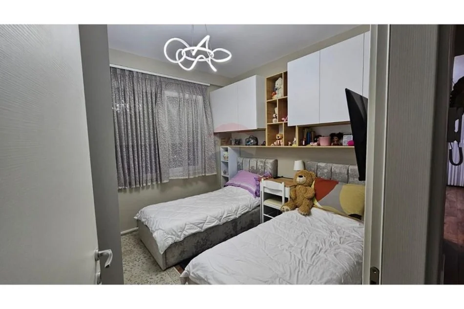 Tirane, jepet me qera apartament 2+1+Ballkon Kati 3, 94 m² 600 € (fusha e aviacionit)