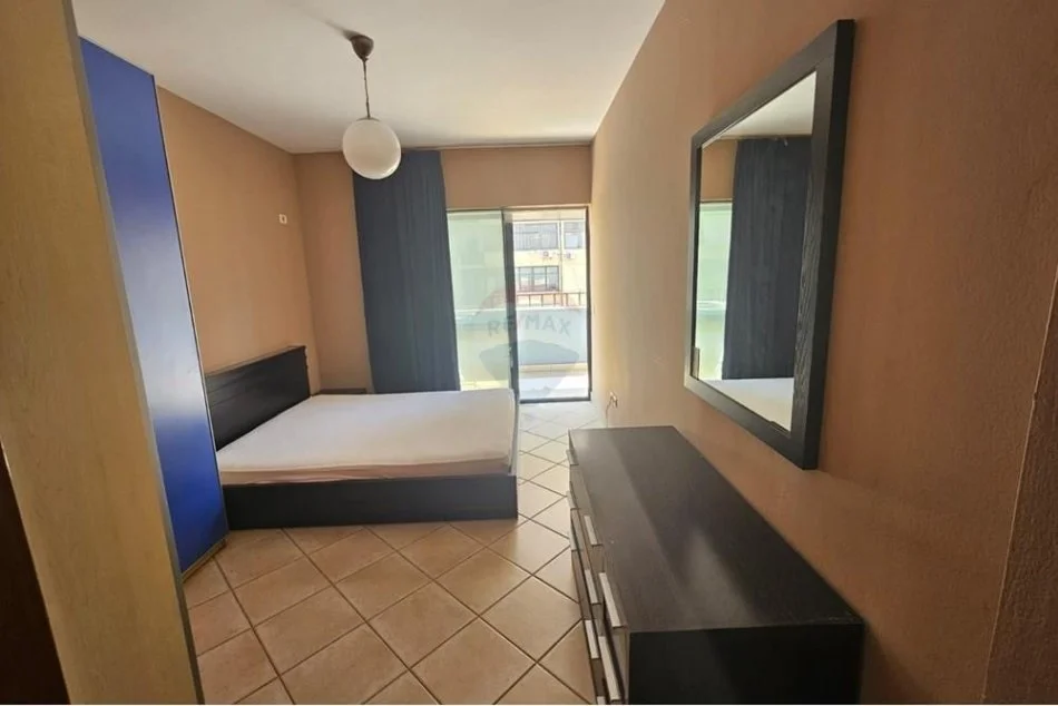 Tirane, jepet me qera apartament 2+1 Kati 4, 90 m² 650 € (vasil shanto)