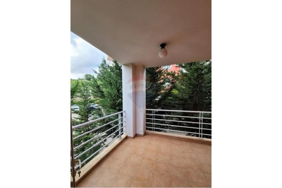 Tirane, jepet me qera apartament 2+1+Ballkon Kati 4, 110 m² 370 € (Rruga e Thesarit)
