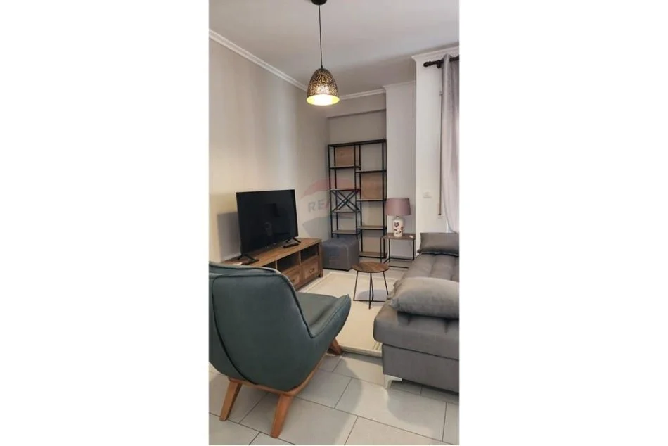 Tirane, jepet me qera apartament 2+1+Ballkon Kati 5, 110 m² 800 € (Kompleksi Delijorgji)