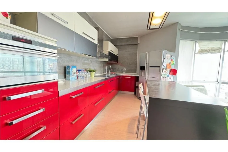 Tirane, jepet me qera apartament 2+1 , 126 m² 800 € (komuna e parisit)