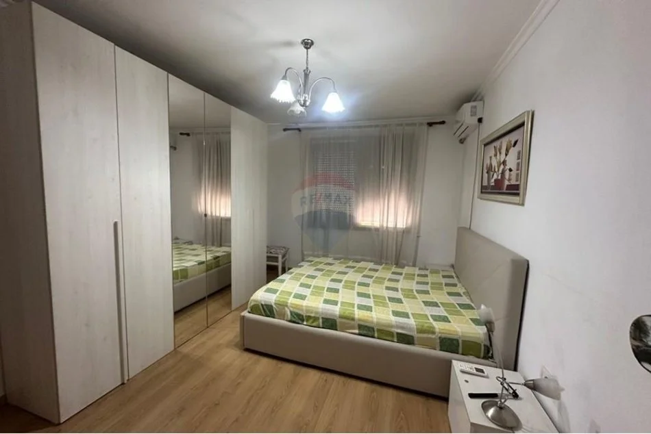 Tirane, jepet me qera apartament 1+1 Kati 2, 65 m² 450 € (rruga Tefta Tashko)