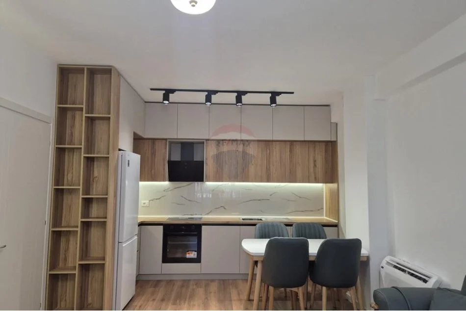 Tirane, jepet me qera apartament 2+1+Ballkon Kati 5, 750 € 