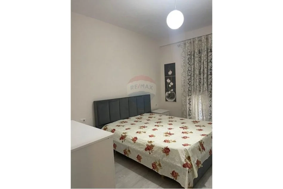 Tirane, jepet me qera apartament 1+1 Kati 1, 65 m² 500 € 