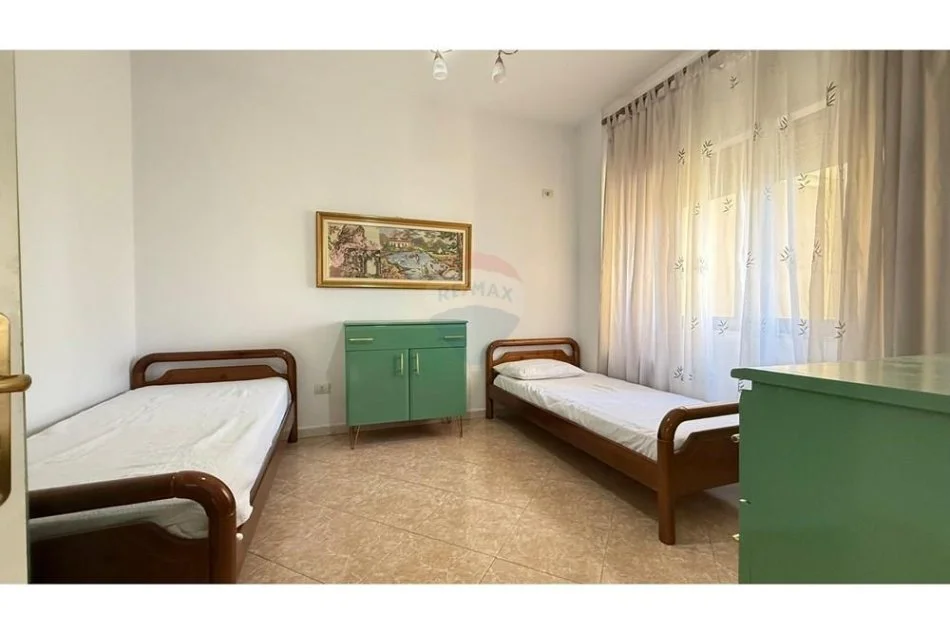 Tirane, jepet me qera apartament 2+1+Aneks+Ballkon Kati 5, 110 m² 750 € (Komuna e Parisit)