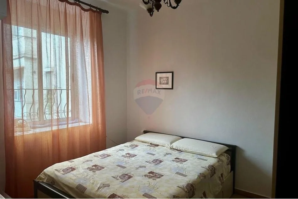 Tirane, shitet apartament 1+1+Ballkon Kati 1, 185.000 € 
