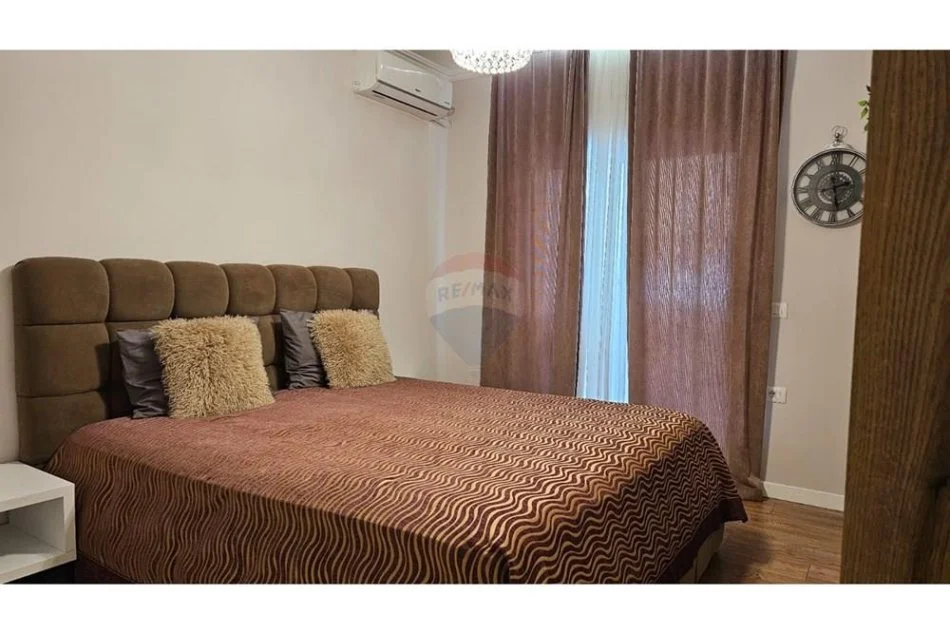 Tirane, jepet me qera apartament 2+1 , 71 m² 700 € 