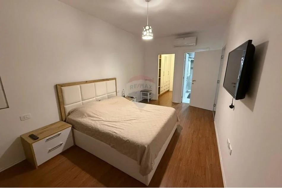 Shqiperi, jepet me qera apartament 2+1+Ballkon , 95 m² 750 € 