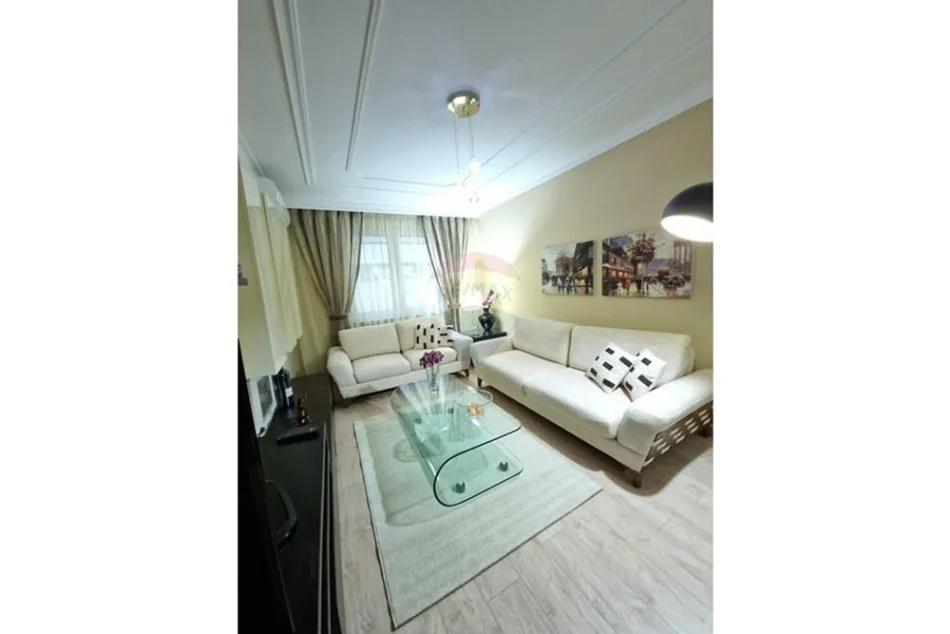 Tirane, jepet me qera apartament 2+1+Ballkon , 72 m² 800 € 