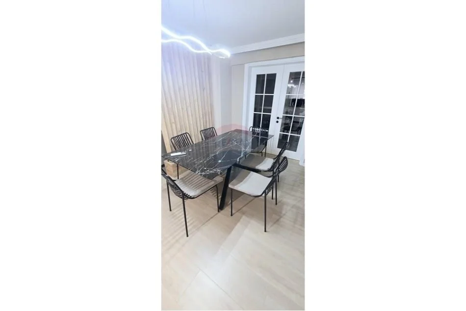 Tirane, jepet me qera apartament 3+1 , 125 m² 1.000 € (Stacioni i Trenit)