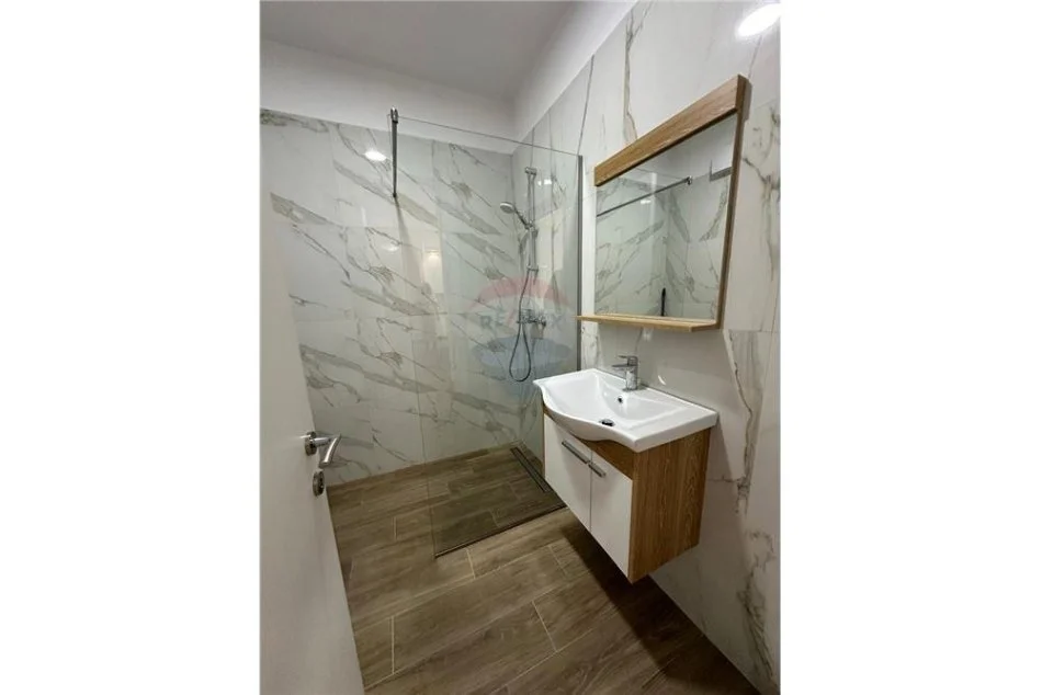 Tirane, jepet me qera apartament 1+1 Kati 3, 74 m² 650 € (RRuga kavajes)