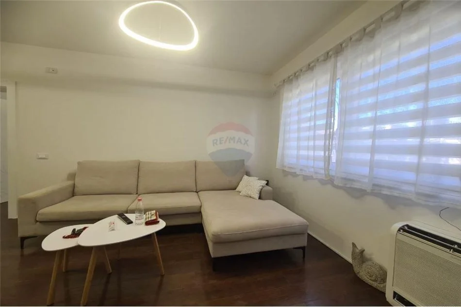 Tirane, jepet me qera apartament 2+1 Kati 5, 75 m² 600 € (Myslym Shyri)