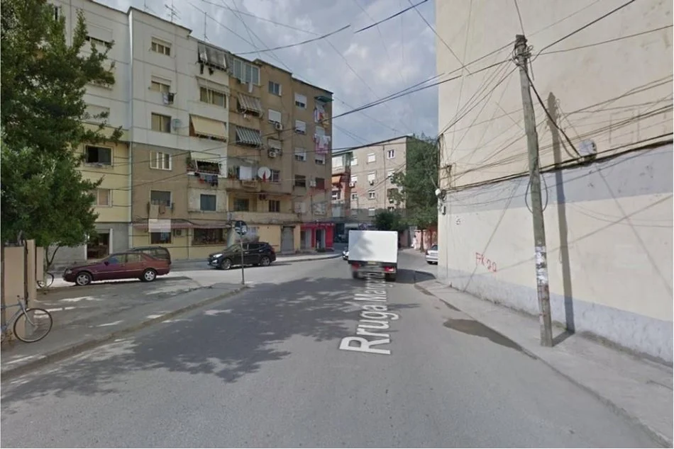 Tirane, jepet me qera apartament 1+1 Kati 2, 35 m² 450 € (Garsionere per qera prane Rruges se Kosovareve)