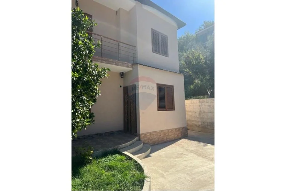 Tirane, jepet me qera Vile 2+1 , 500 € 