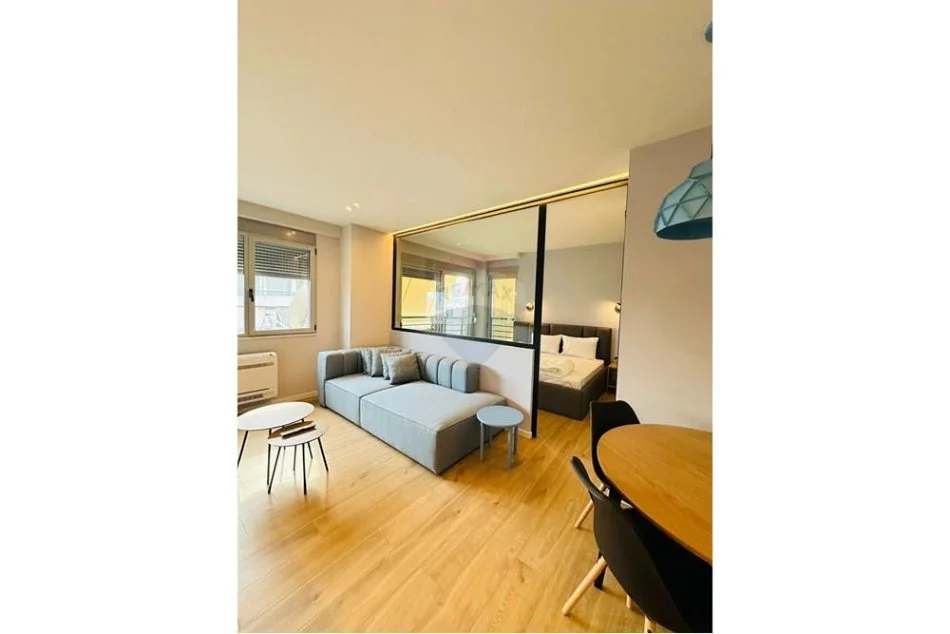 Tirane, jepet me qera apartament 2+1 Kati 10, 74 m² 750 € (Vila gold)