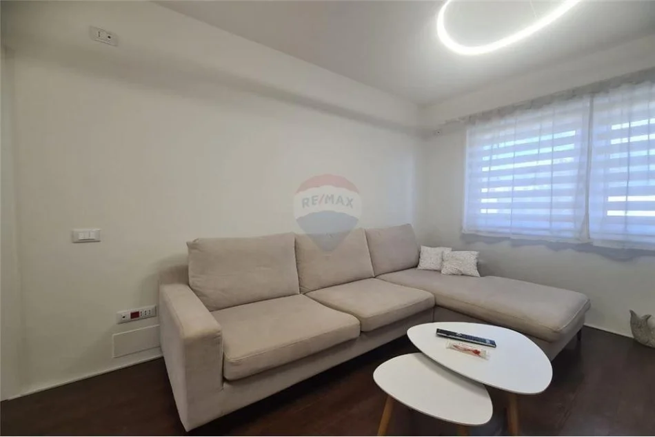 Tirane, jepet me qera apartament 2+1 Kati 5, 75 m² 600 € (Myslym Shyri)