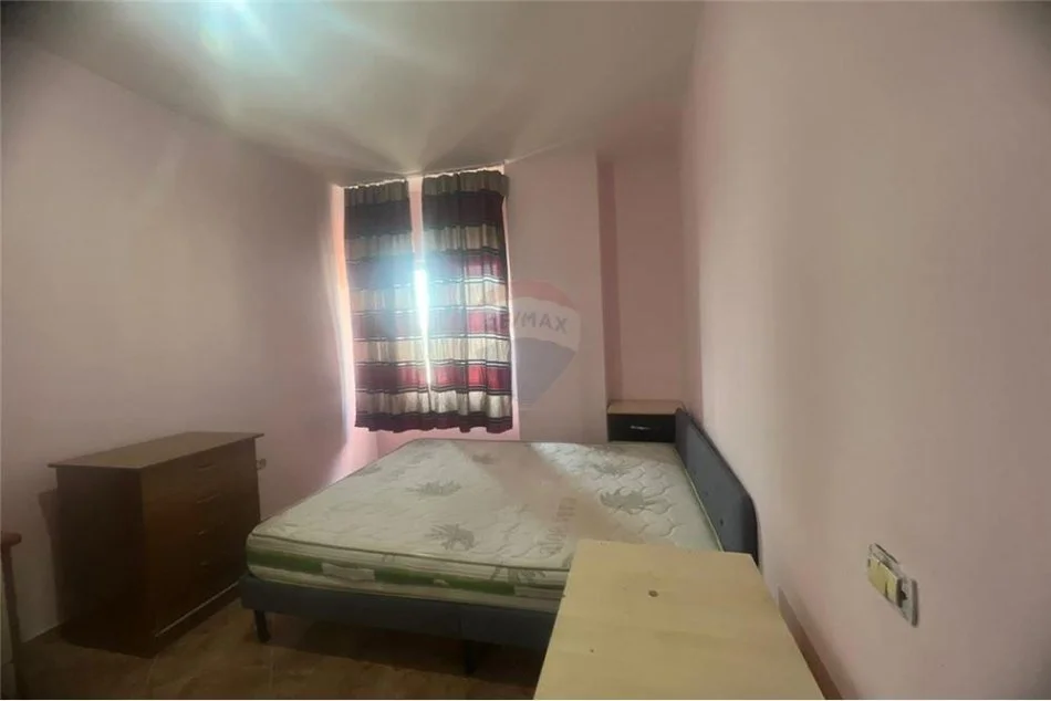 Tirane, jepet me qera 1+1 Kati 1, 60 m² 250 € (Yzberisht)