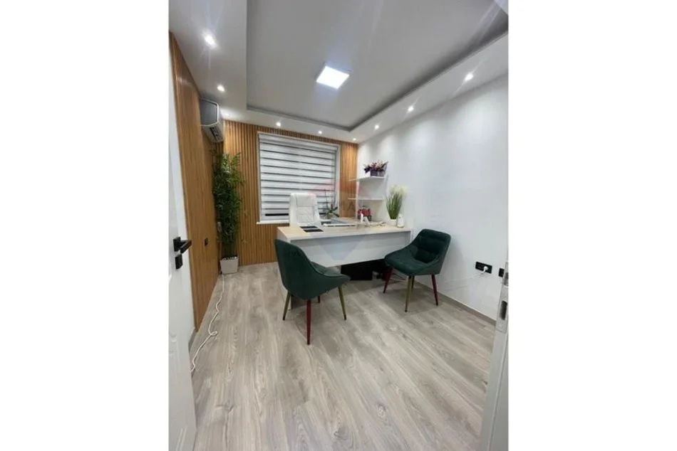 Tirane, jepet me qera zyre Kati 4, 45 m² 650 € (Sheshi Willson)