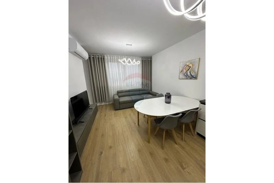 Tirane, jepet me qera apartament 2+1+Ballkon Kati 4, 90 m² 550 € (TIRANA GOLDEN PARK)