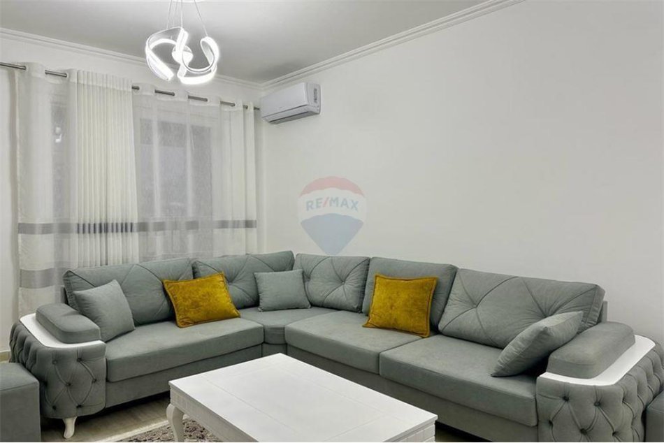 Tirane, jepet me qera apartament 3+1 , 105 m² 600 € 