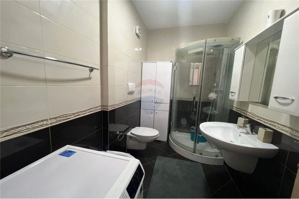 Tirane, jepet me qera apartament 2+1 Kati 2, 100 m² 600 € (Apartament 2+1 me qira ne Rrugen e Dibres)