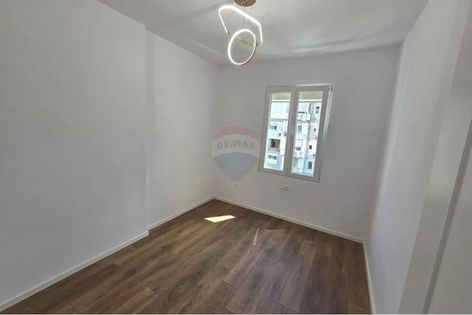 Tirane, shitet apartament 2+1+Aneks+Ballkon Kati 4, 75 m² 185.000 € (rruga Myslym Shyri)