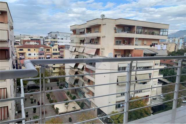 Tirane, jepet me qera apartament 1+1+BLK Kati 6, 80 m² 400 Euro