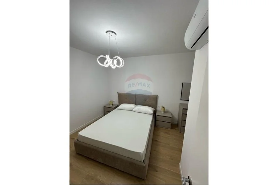 Tirane, jepet me qera apartament 2+1+Ballkon Kati 4, 90 m² 550 € (TIRANA GOLDEN PARK)