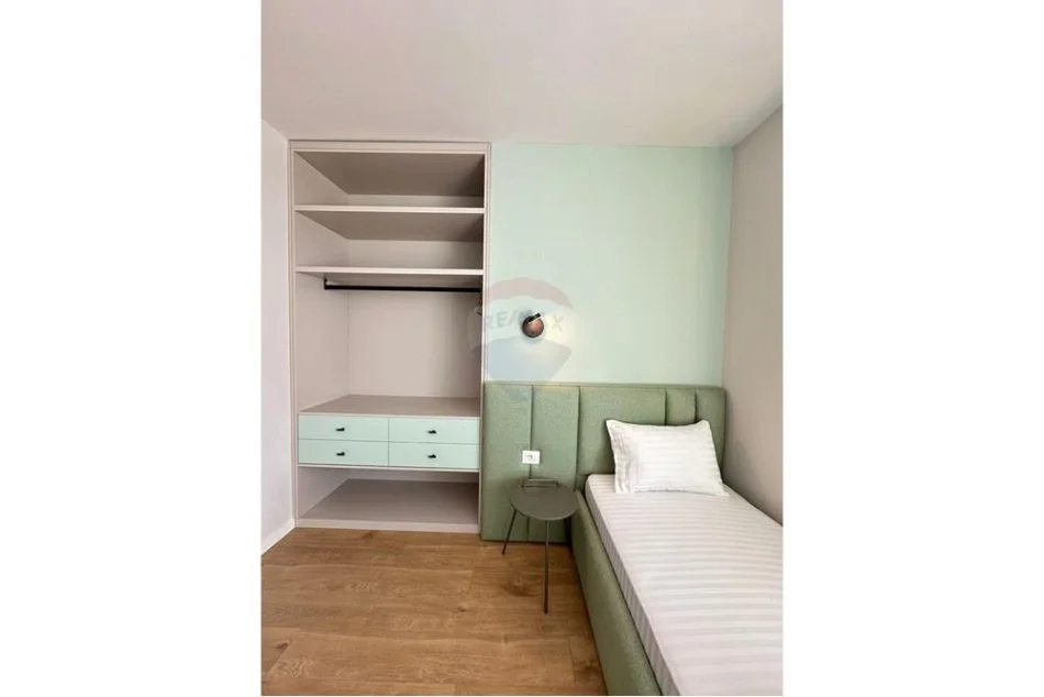 Tirane, jepet me qera apartament 2+1 Kati 10, 74 m² 750 € (Vila gold)