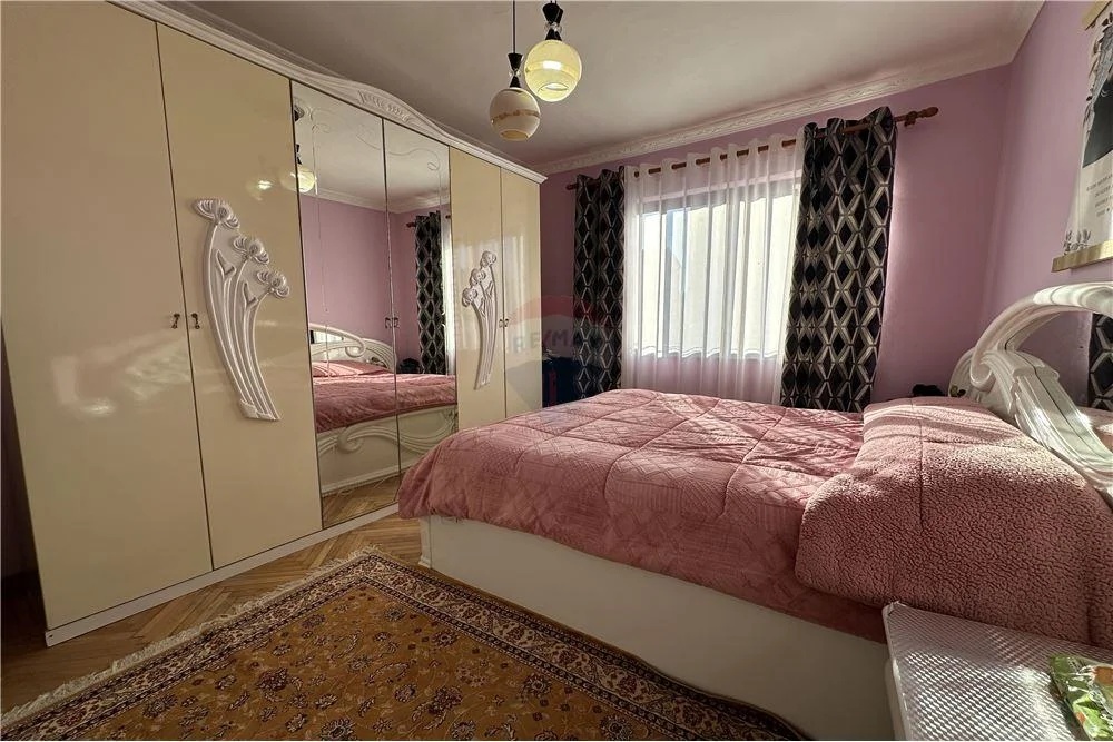 Shitet apartament 2+1