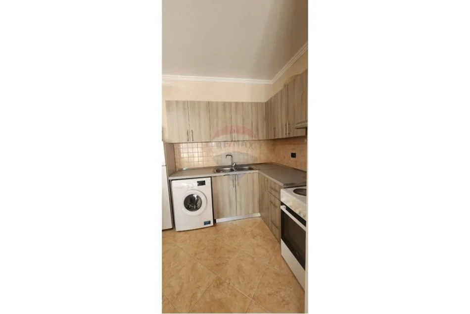 Tirane, jepet me qera apartament 1+1 Kati 9, 73 m² 600 € (Apartament 1+1 per qira, Bllok)