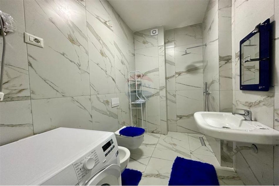 Tirane, jepet me qera apartament 3+1 , 105 m² 600 € 