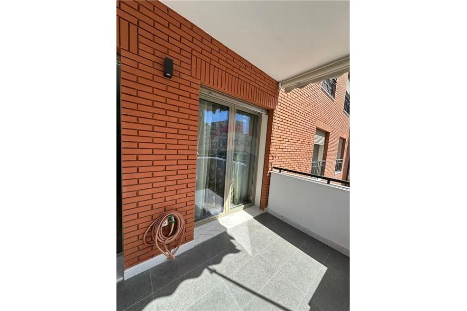 Tirane, jepet me qera apartament 1+1 Kati 3, 74 m² 650 € (RRuga kavajes)