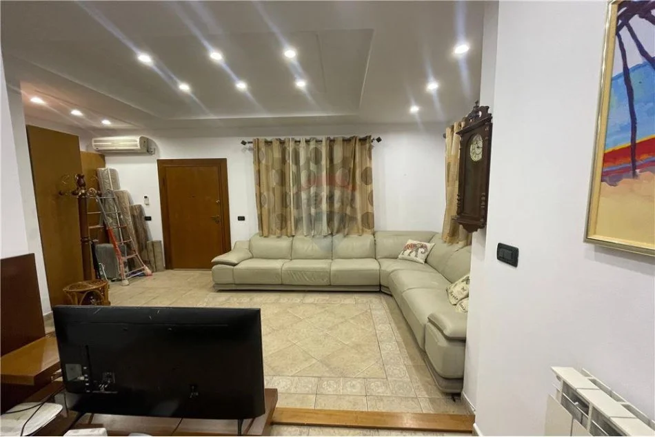 Tirane, jepet me qera 2+1 Kati 4, 85 m² 500 € (rruga osmon myrderizi)
